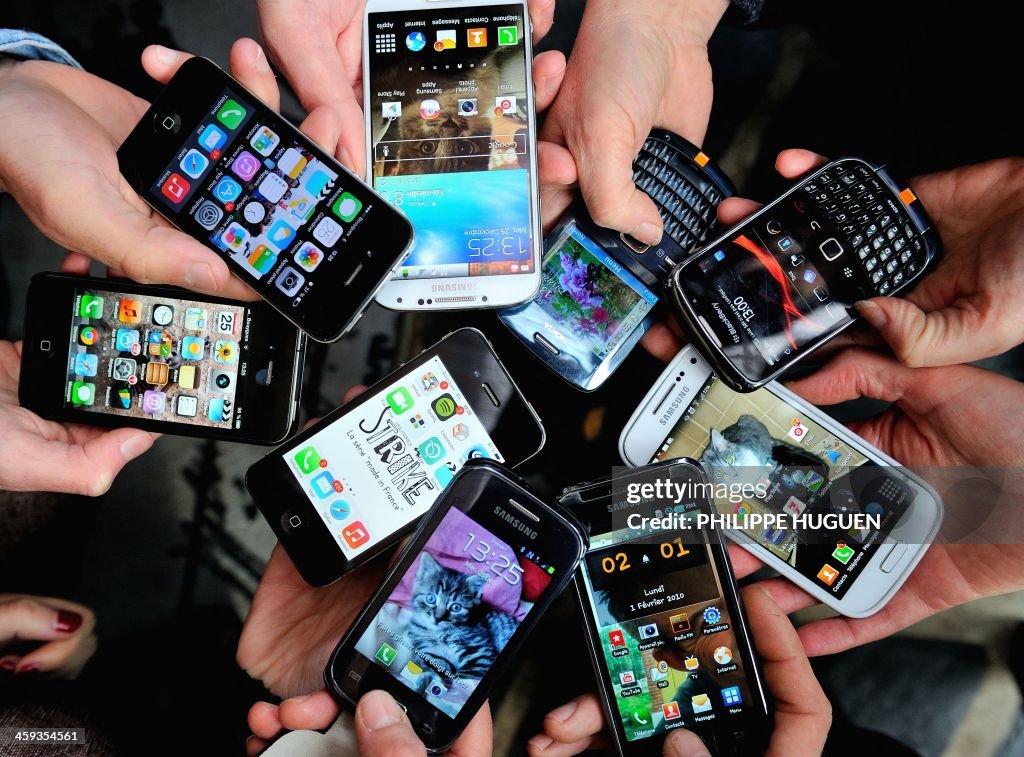 FRANCE-ECONOMY-TELECOMMUNICATION-SMARTPHONES