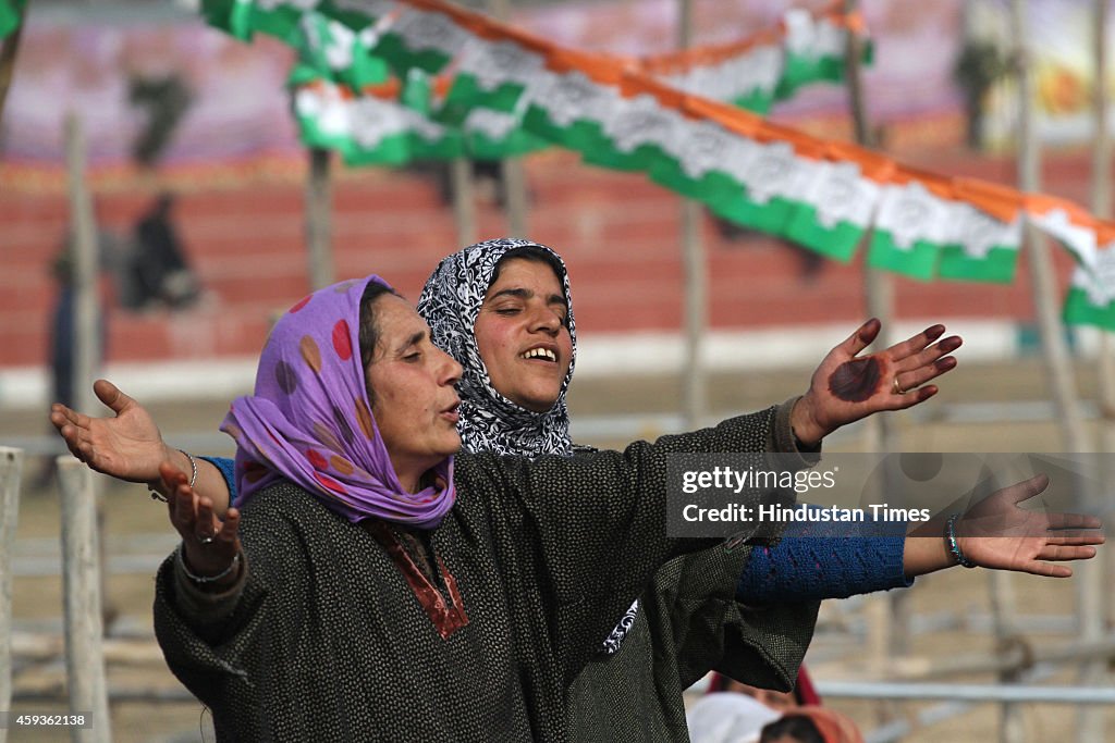 Sonia Gandhi addresses rally in Bandipora