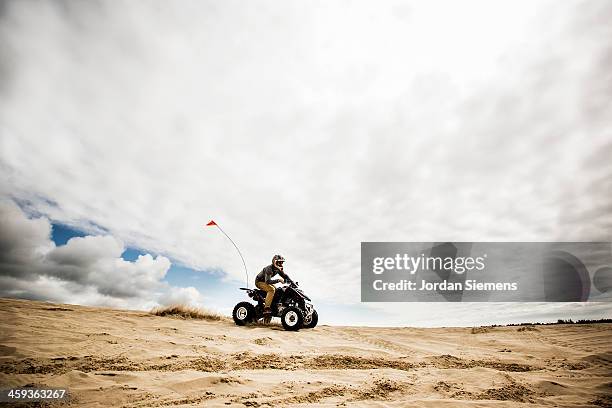 man riding all-terrain vehicle. - oregon stock photos et images de collection