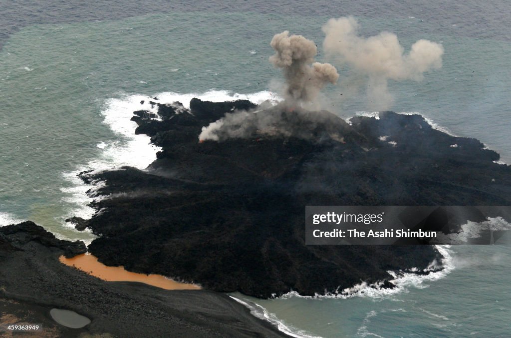 Lava Flow Connects New Islet With Nishinoshima Island