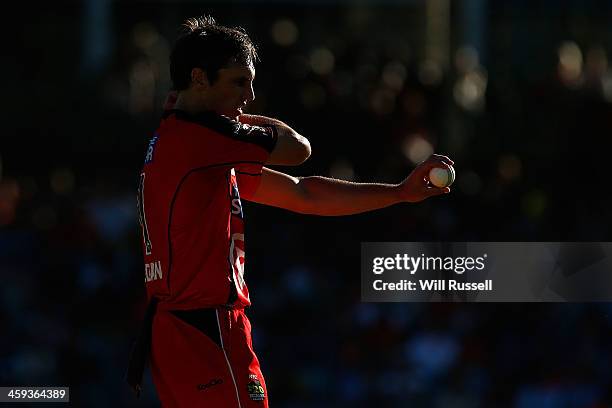 Will Sheridan of the Melbourne Renegades prepares to bowl during the Big Bash League match between the Perth Scorchers and the Melbourne Renegades at...