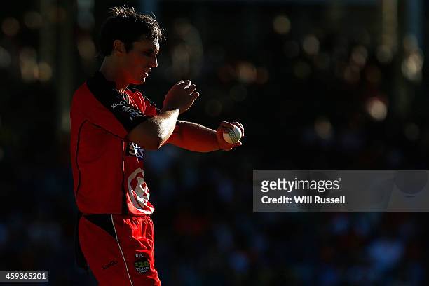 Will Sheridan of the Melbourne Renegades prpares to bowl during the Big Bash League match between the Perth Scorchers and the Melbourne Renegades at...