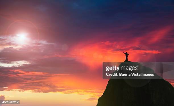 statue of christ the redeemer on the corcovado pea - jesus christ stock-fotos und bilder