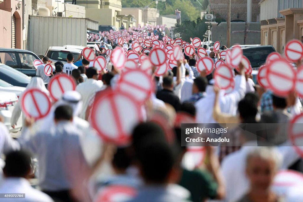 Bahraini protesters rally to boycott elections