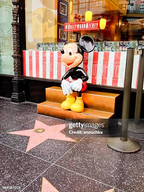 mickey mouse sitting on a bench, hollywood boulevard - donald duck stock pictures, royalty-free photos & images