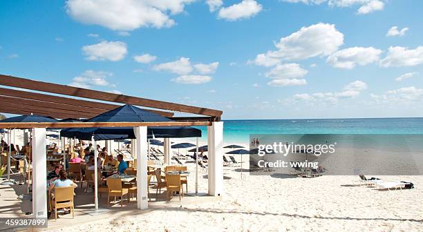 surf und sand von bermuda - bermuda beach stock-fotos und bilder