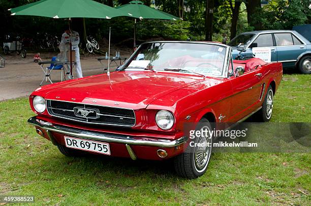 classic ford mustang - ford mustangs stock pictures, royalty-free photos & images