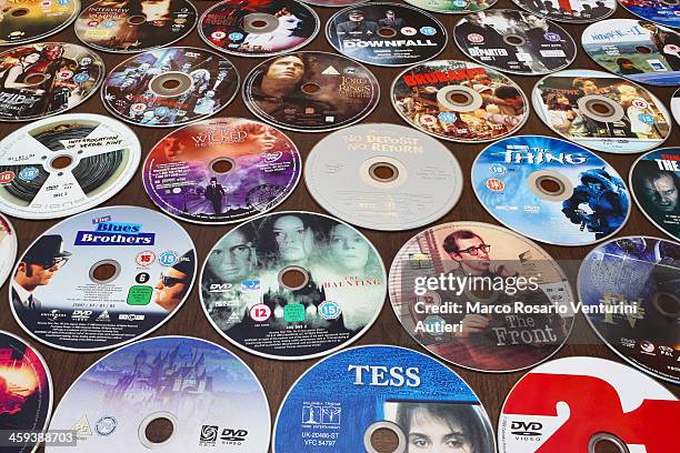 dvds on a table - famous painting stockfoto's en -beelden