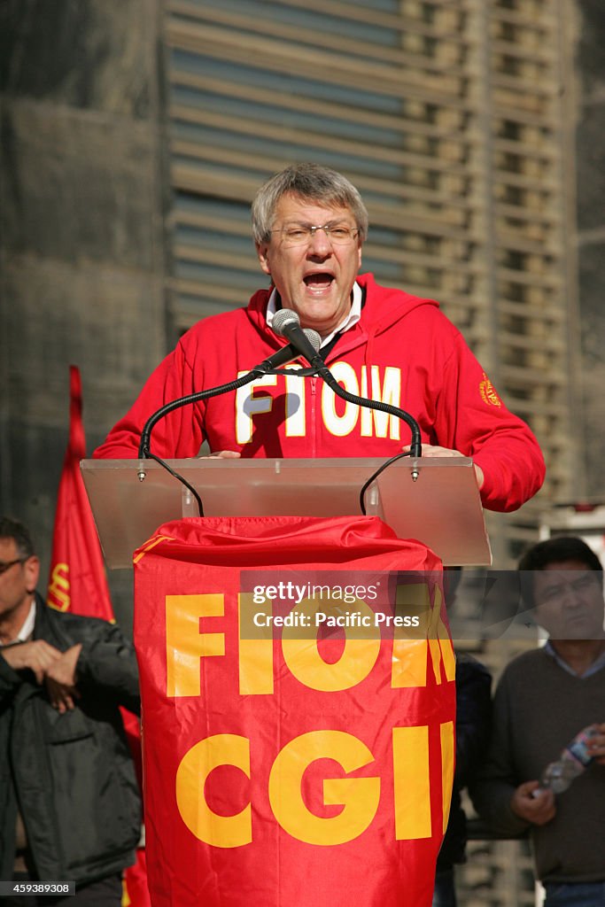 Mauricio Landini give speech during the metal workers from...