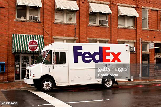delivery day - federal express stock pictures, royalty-free photos & images