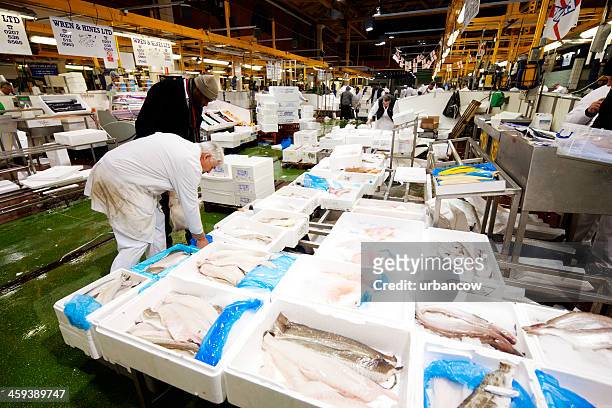 busy billingsgate fish market - styrofoam stockfoto's en -beelden
