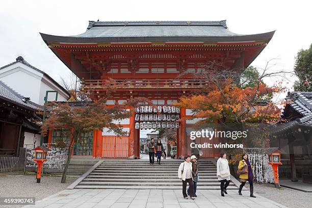 yasaka santuario de kyoto, japan - santuario fotografías e imágenes de stock