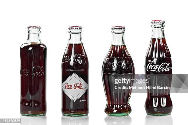 de coca-cola anniversaire de la collection vintage - cola bottle photos et images de collection