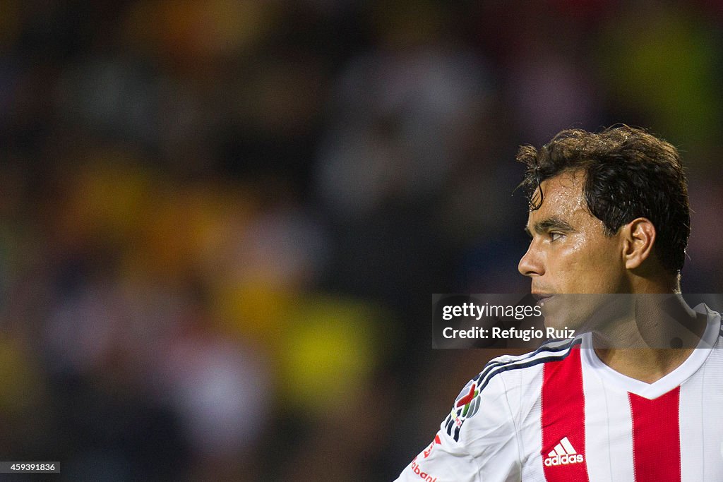 Morelia v Chivas - Apertura 2014 Liga MX