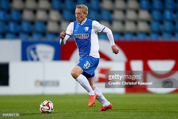 Mikael Forssell of Bochum runs with the ball during the Second Bundesliga match between VfL Bochum and VfR Aalen at Rewirpower Stadium on November...