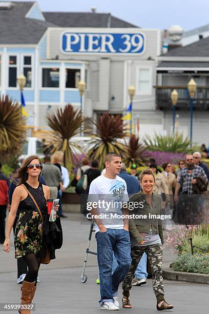 fisherman's wharf in san francisco, california - pier 39 stockfoto's en -beelden