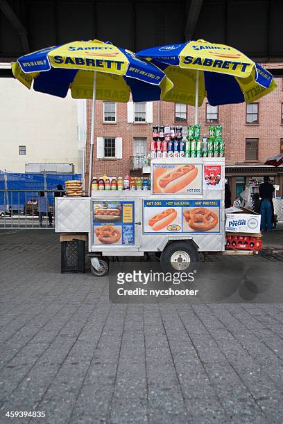 ホットドッグ屋台 - hot dog stand ストックフォトと画像
