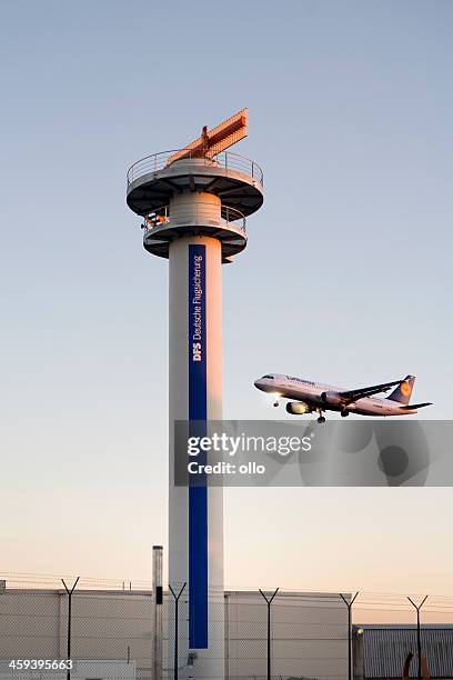 Terminal Approach Controllers Terminal Radar Approach Control Center Photos and Premium High Res ...