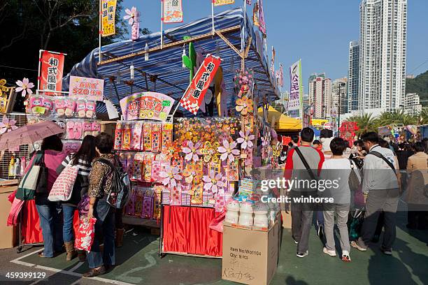 chinesisches neujahr-markt - victoria park hong kong stock-fotos und bilder