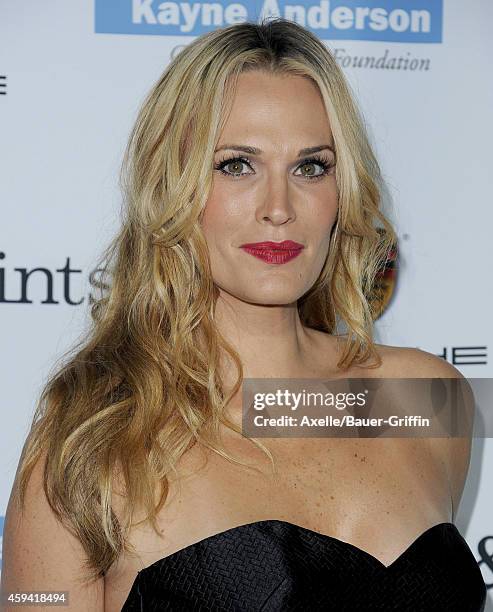 Actress Molly Sims arrives at the 2014 Baby2Baby Gala presented by Tiffany & Co. Honoring Kate Hudson at The Book Bindery on November 8, 2014 in...