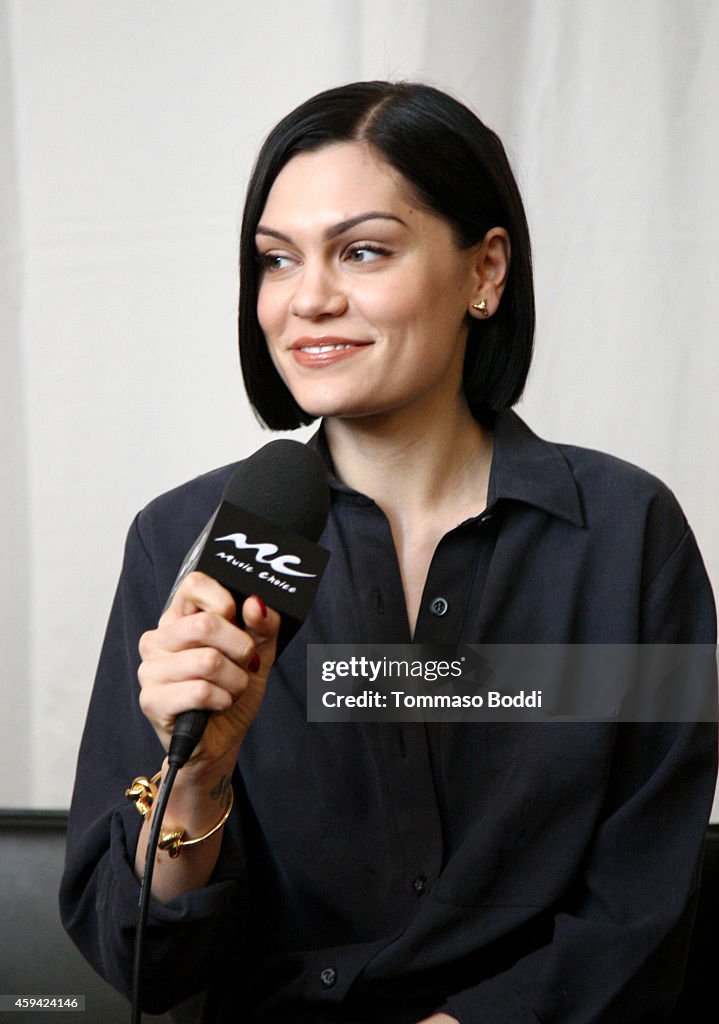 2014 American Music Awards - Red Carpet Radio presented by Westwood One