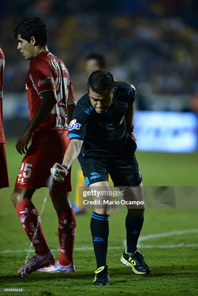 Tigres UANL v Toluca - Apertura 2014 Liga MX