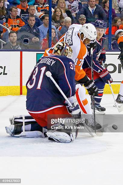 Wayne Simmonds of the Philadelphia Flyers shoots the puck past Curtis McElhinney of the Columbus Blue Jackets for a goal on December 21, 2013 at...