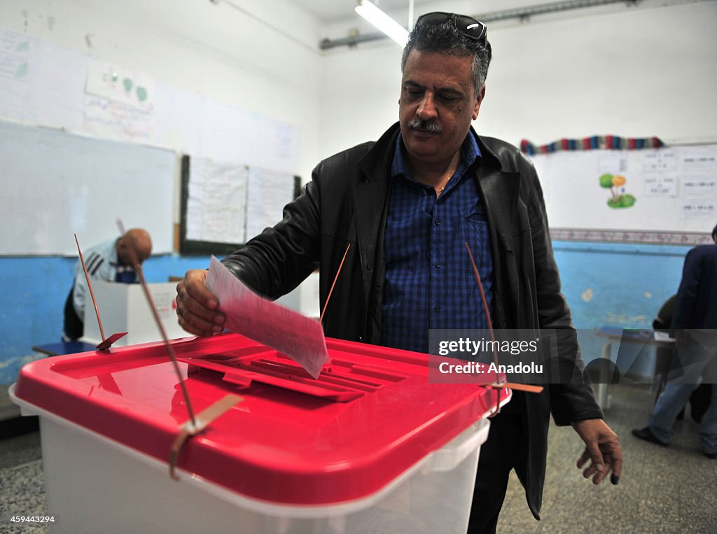 Polls open in Tunisia's presidential elections