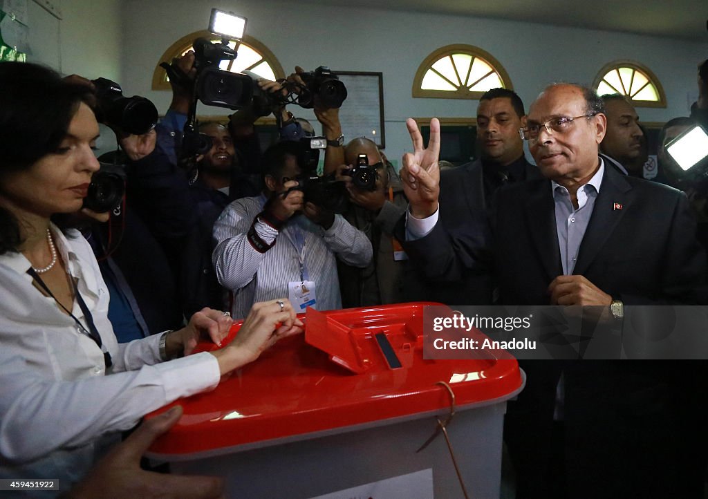 Moncef Marzouki casts his vote