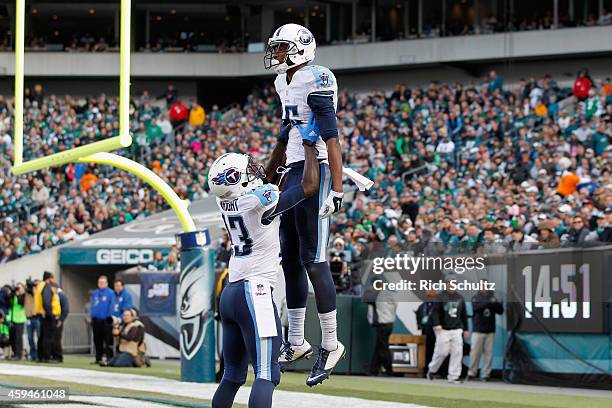 Justin Hunter of the Tennessee Titans celebrates his touchdown with teammate Kendall Wright in the second quarter of the game against the...