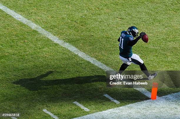 Josh Huff of the Philadelphia Eagles runs the ball for a touchdown against the Tennessee Titans in the first quarter of the game at Lincoln Financial...