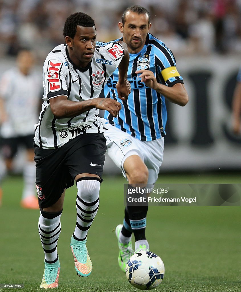 Corinthians v Gremio - Brasileirao Series A 2014