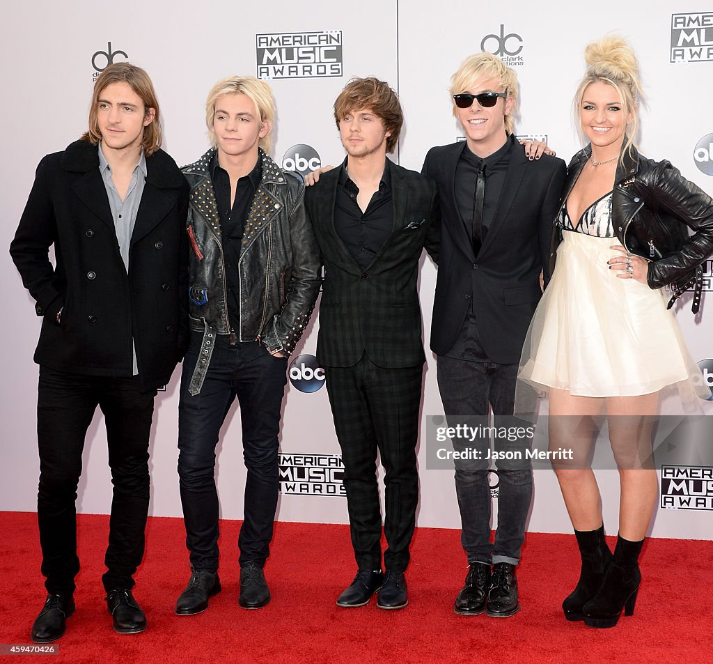 2014 American Music Awards - Arrivals