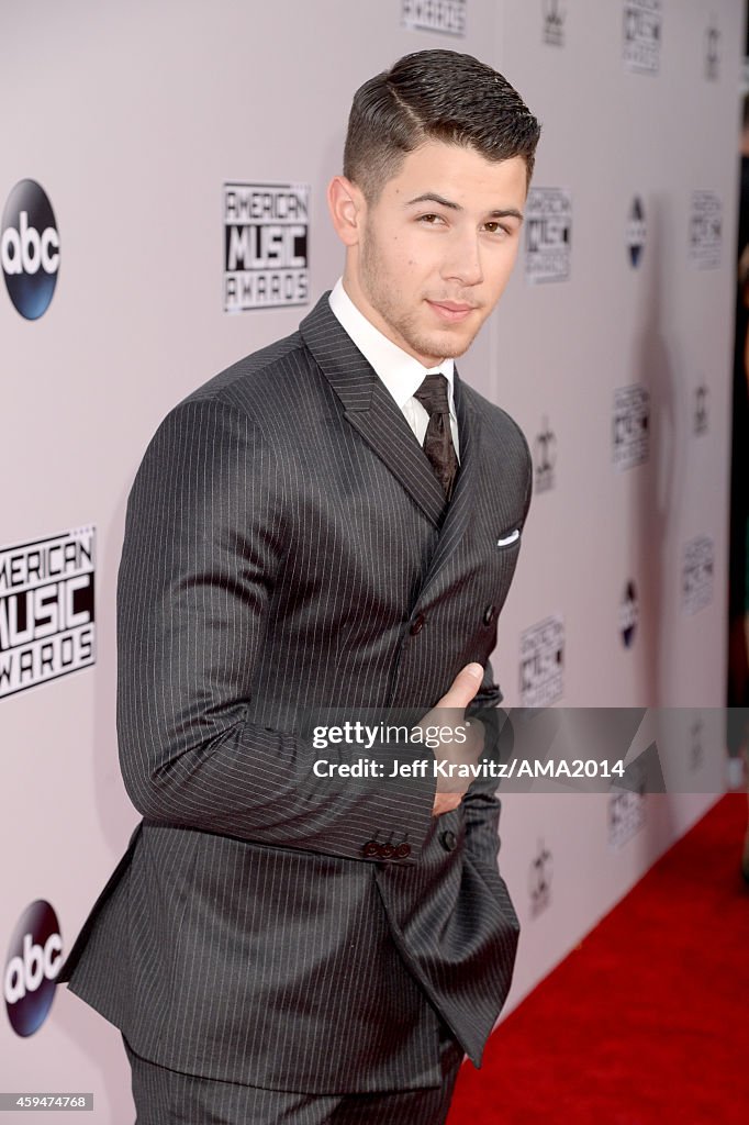 2014 American Music Awards -  Red Carpet