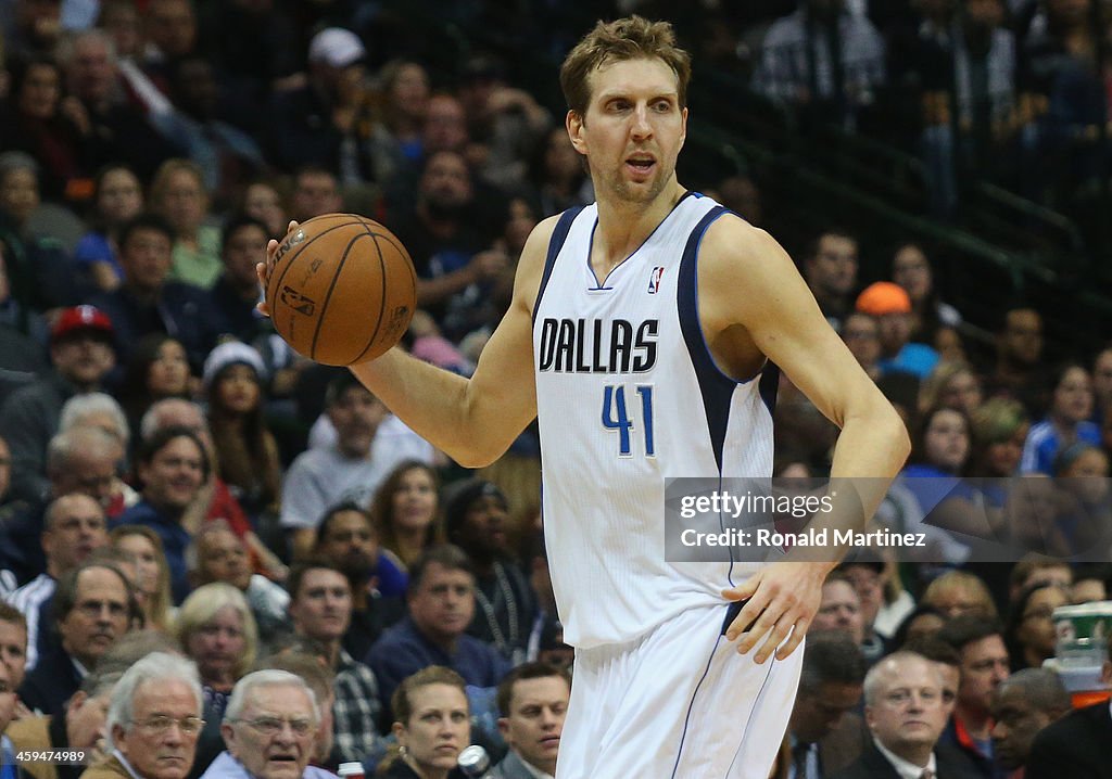 San Antonio Spurs v Dallas Mavericks