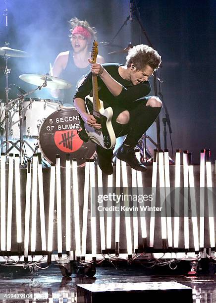 Recording artist Luke Hemmings of 5 Seconds of Summer performs onstage at the 2014 American Music Awards at Nokia Theatre L.A. Live on November 23,...