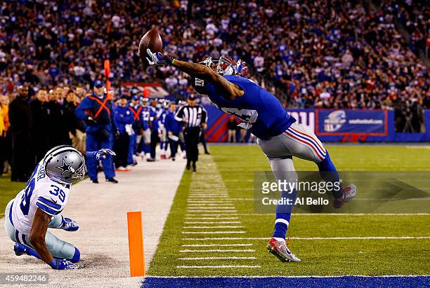 Odell Beckham of the New York Giants scores a touchdown in the second quarter against the Dallas Cowboys at MetLife Stadium on November 23, 2014 in...