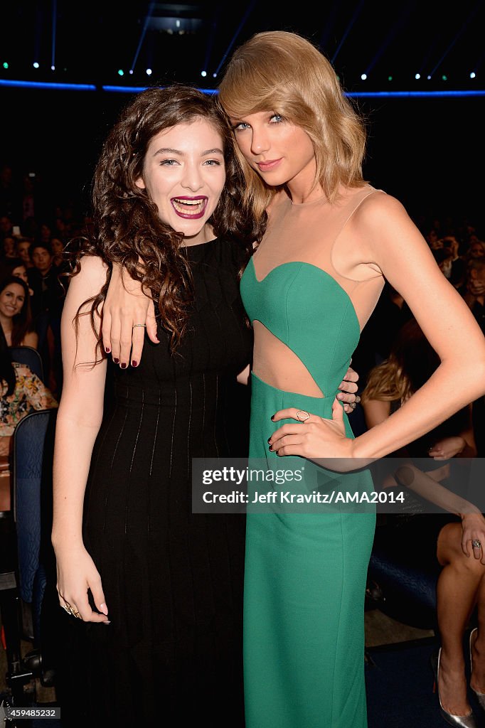 2014 American Music Awards -  Backstage And Audience