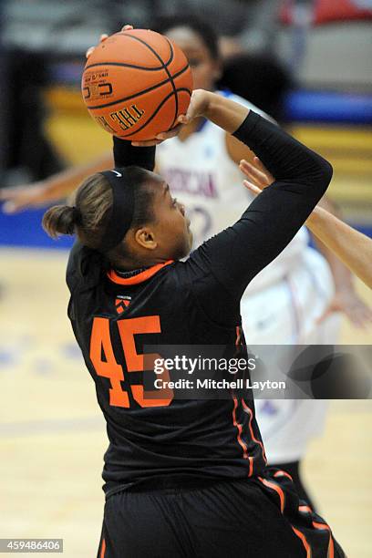 Lessy Robin Leslie Robinson Niece Of Barack Obama Photos and Premium High Res ...