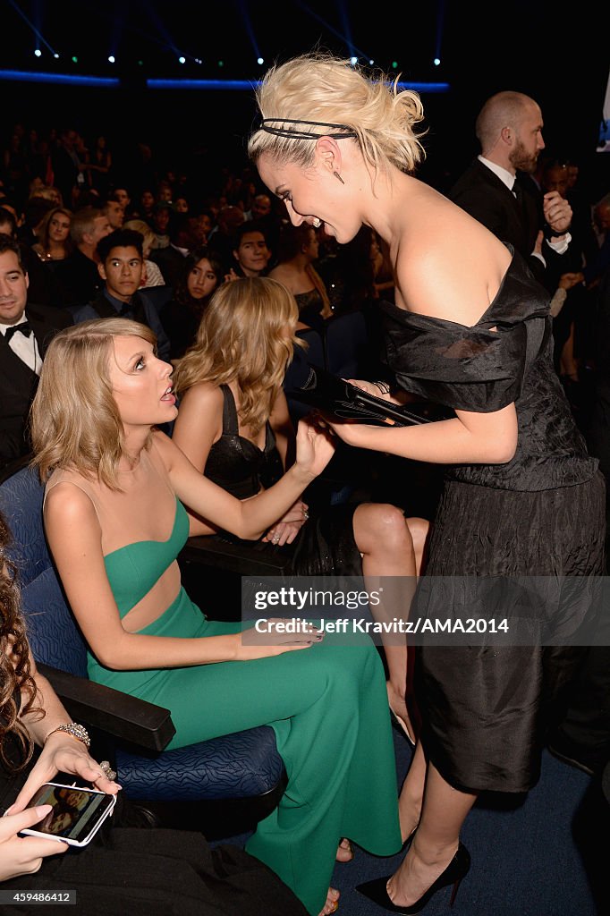 2014 American Music Awards - Backstage And Audience