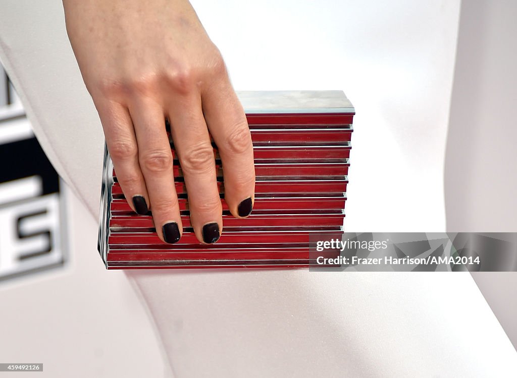 2014 American Music Awards - Red Carpet