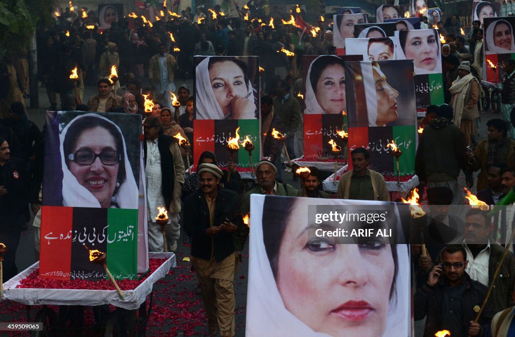 Toheed Bhutto TOPSHOT - Supporters of slain premier Benazir Bhutto gather on the ...