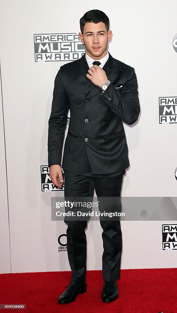 42nd Annual American Music Awards - Arrivals