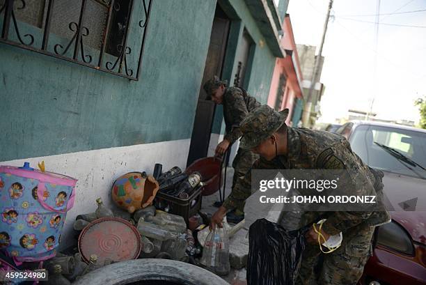 Soldiers take part in a campaign to eliminate potencial breeding sites of Aedes aegypty mosquitoes which transmit dengue and chikungunya, in...