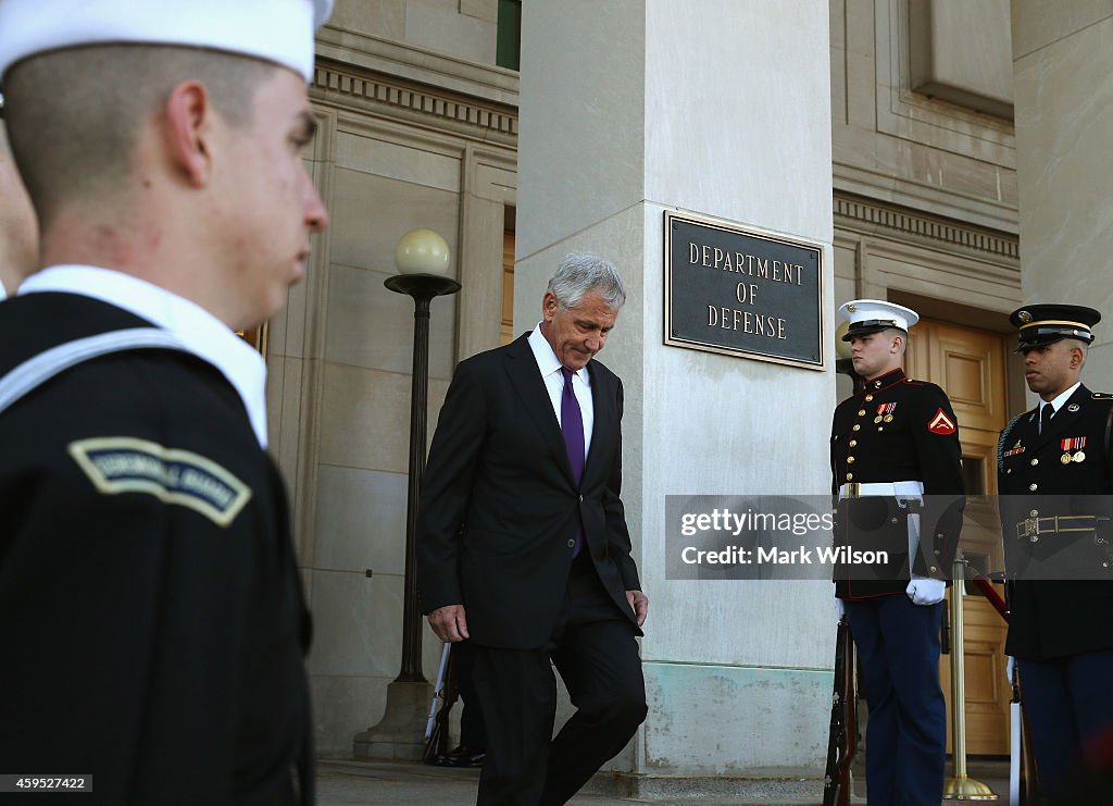 Sec'y Hagel Hosts Honor Cordon For New Zealand's Defense Ministers