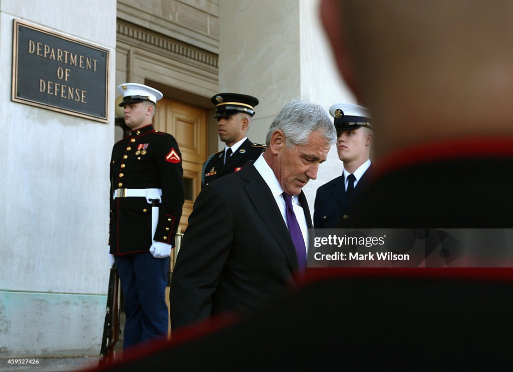 Sec'y Hagel Hosts Honor Cordon For New Zealand's Defense Ministers