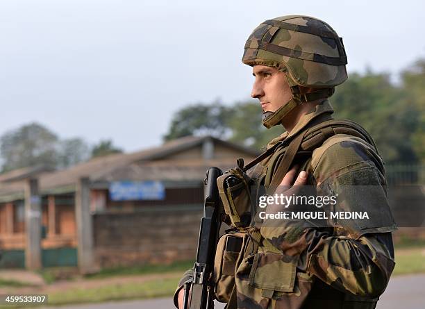 French soldier of the first RCP Infantery parachutes regiment stands as they arrive to secure the Gobongo district in Bangui as part of the French...