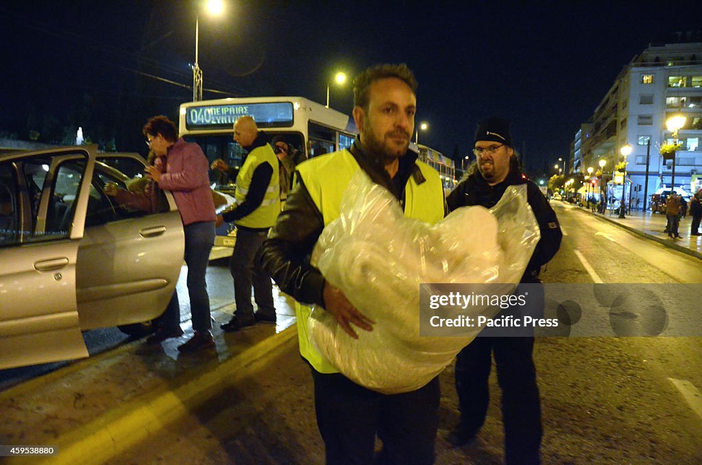 Greeks bring blankets and medicines for the refugees. Syrian...