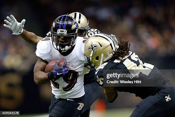Justin Forsett of the Baltimore Ravens is pursued by Keenan Lewis and Pierre Warren of the New Orleans Saints during the second quarter of a game at...