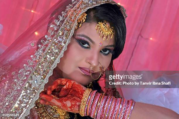 the look - indian bridal makeup stock pictures, royalty-free photos & images